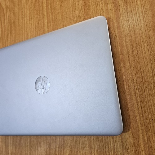 Hp elitebook 840 G3
Intel i5 500HDD, 8gb
14-inch, processor 2.90
Windows10, keyboard light.