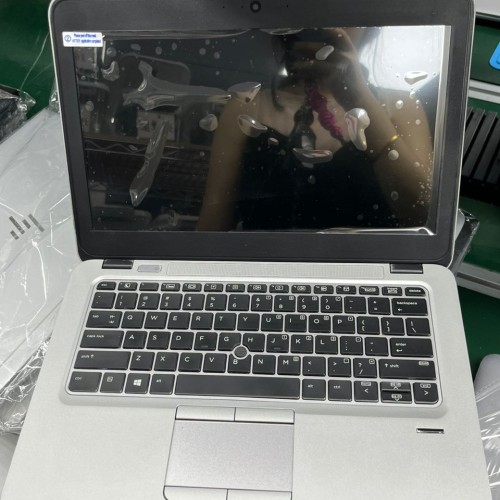 Hp elitebook 820 G3,corei5 26sSSD 8GB ram, keyboard light, windows11, fingerprint, wifi, Webcam, Blu