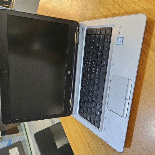 Hp probook 640
G3 i7 256ssd 8gb 
7th gen, 14.0
windows10 pro,processor 2.90.